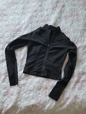 lululemon athletica Black Long-Sleeve Athletic Top with Rear Pocket